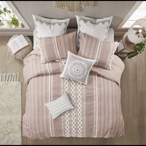 Ink & Ivy Blush boho style textured king duvet set